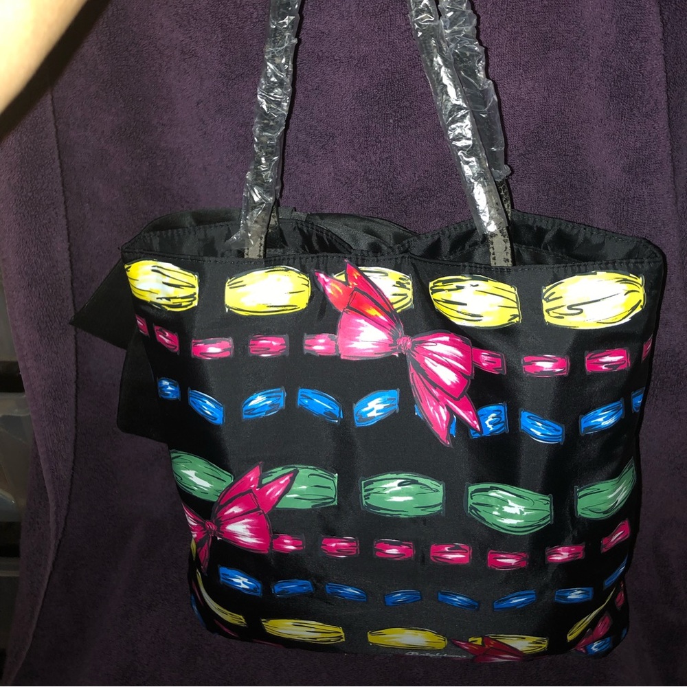 Brighton Take a Bow Christmas Tote Bag